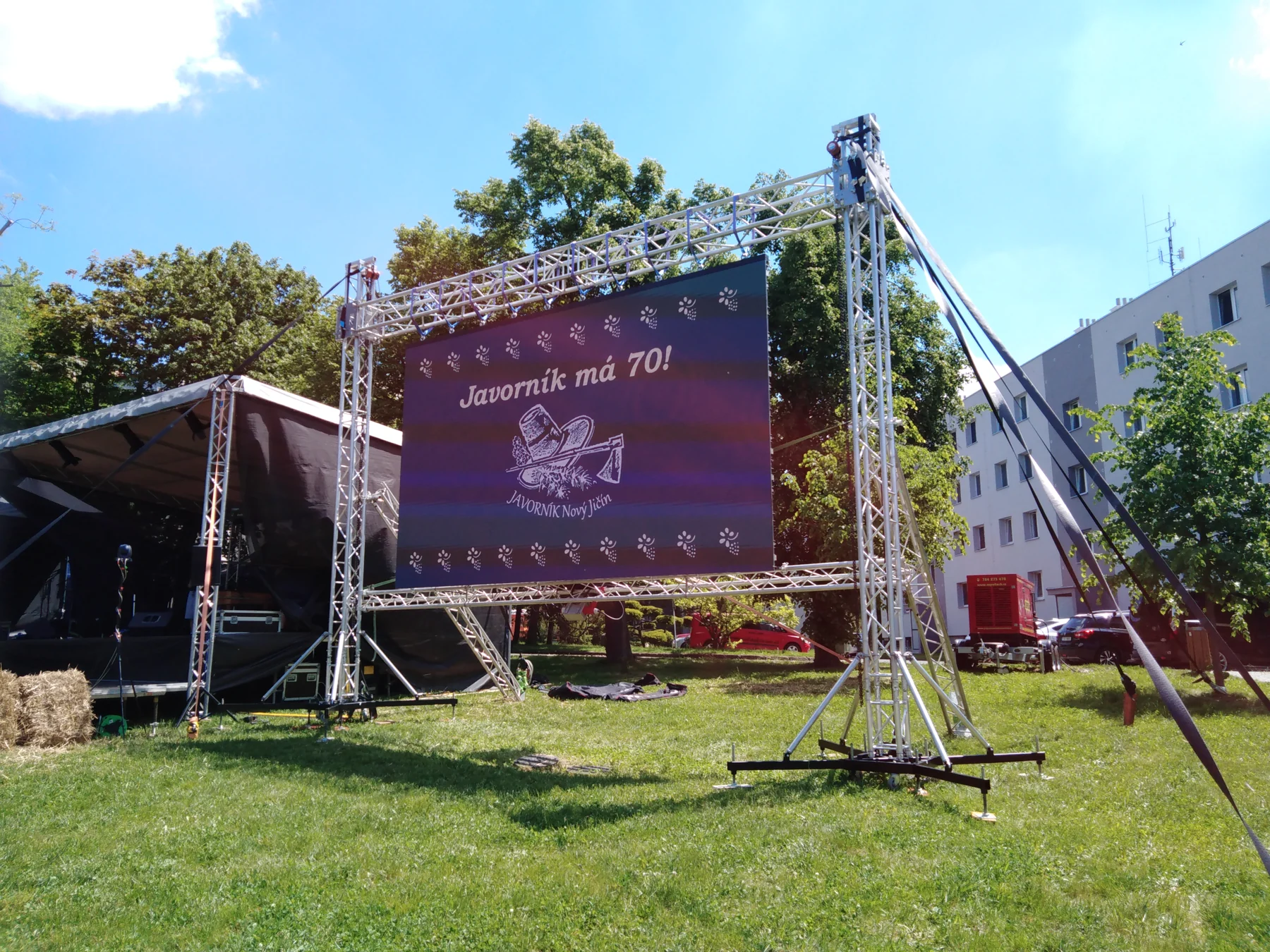 Skutečná venkovní instalace LED obrazovky GAPA